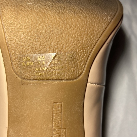 FERGALICIOUS Symphony Nude Patent Heels - Women’s 9.5 - Picture 8 of 9